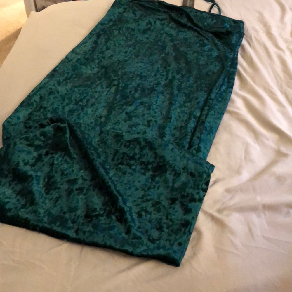 Fashion nova velvet midi